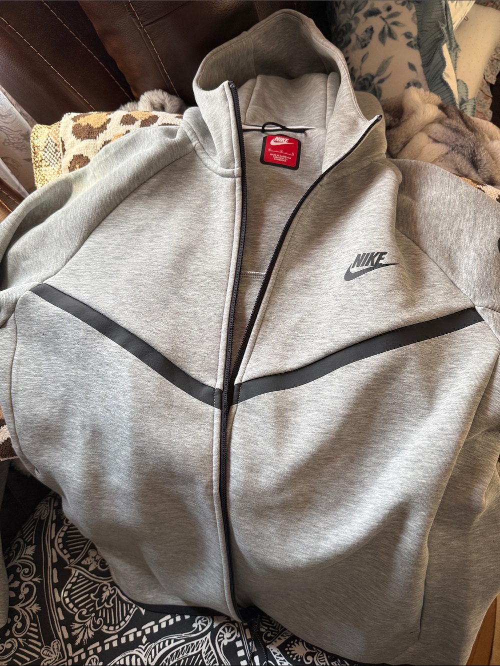 Nike Men’s Light Gray Full-Zip Performance Jacket with Black Trim